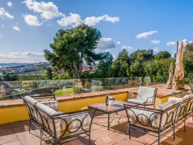 5 Bedrooms Villa in Estepona