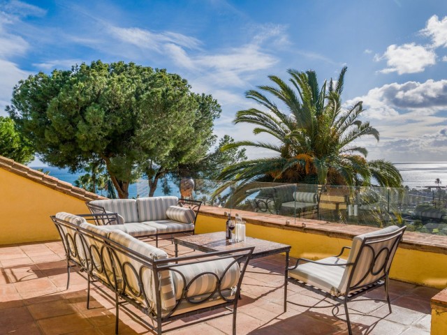 5 Bedrooms Villa in Estepona