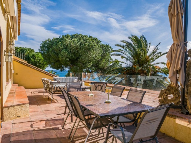 5 Bedrooms Villa in Estepona
