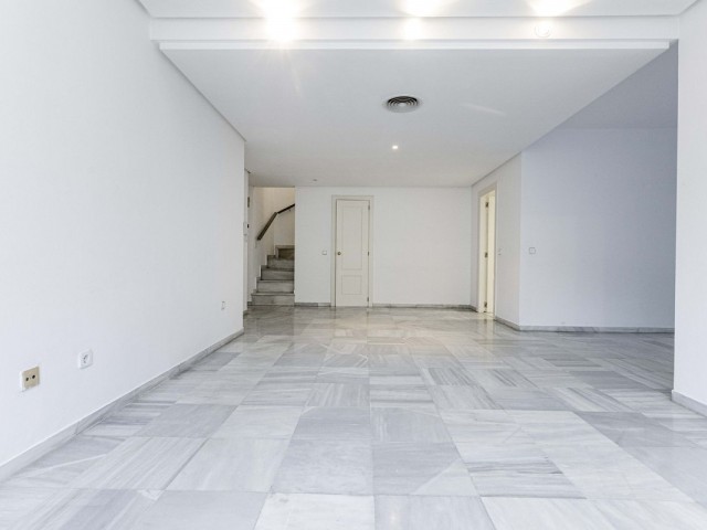 3 Bedrooms Apartment in Marbella