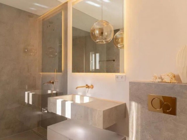 4 Bedrooms Apartment in Nueva Andalucía