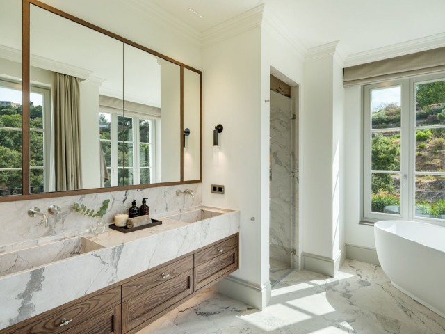 5 Bedrooms Villa in Benahavís