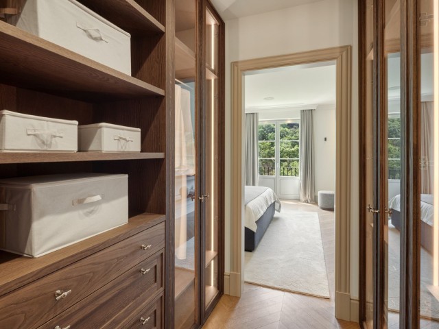 5 Bedrooms Villa in Benahavís