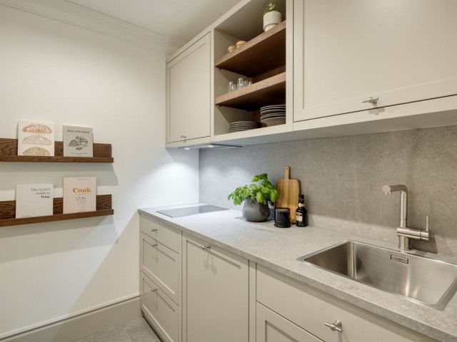 5 Bedrooms Villa in Benahavís