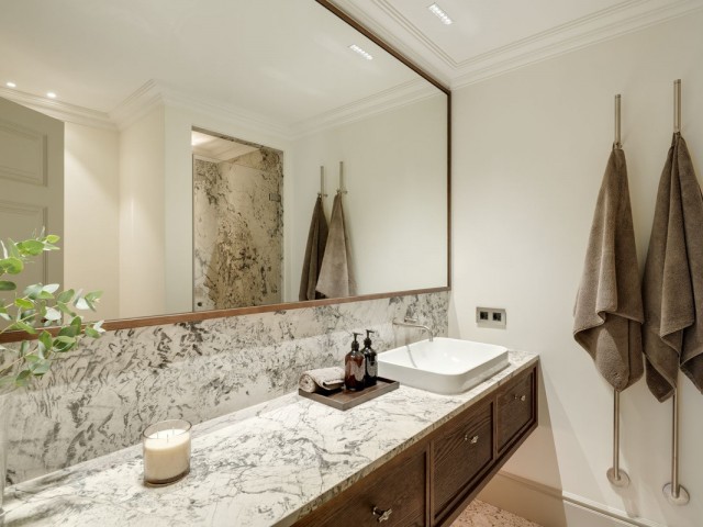 5 Bedrooms Villa in Benahavís