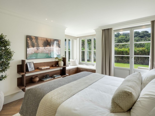 5 Bedrooms Villa in Benahavís