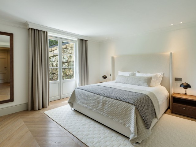 5 Bedrooms Villa in Benahavís