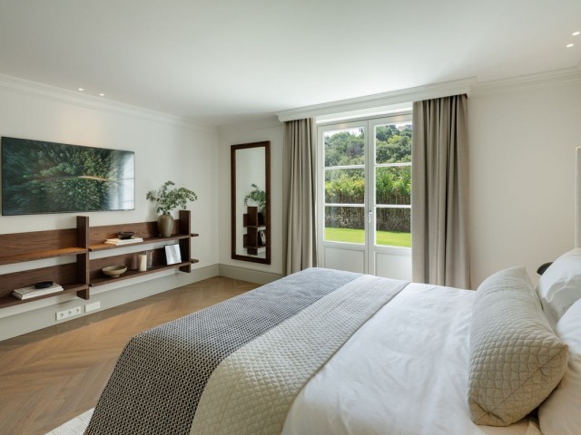 5 Bedrooms Villa in Benahavís