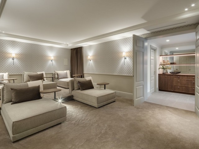 5 Bedrooms Villa in Benahavís