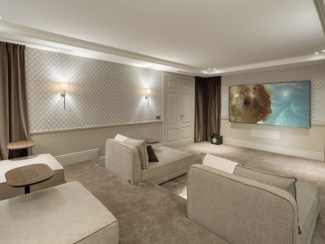 5 Bedrooms Villa in Benahavís