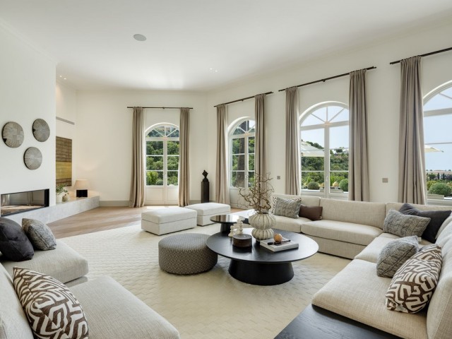 5 Bedrooms Villa in Benahavís