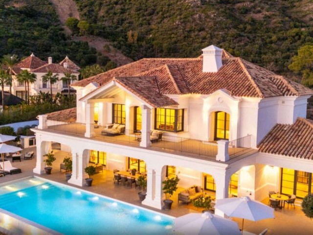 7 Bedrooms Villa in Benahavís