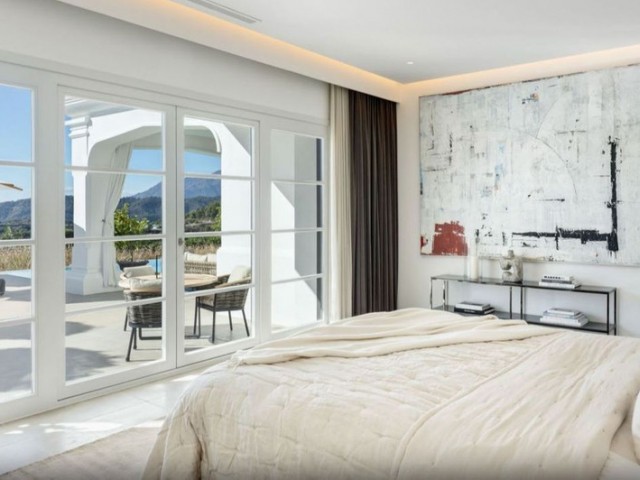 7 Bedrooms Villa in Benahavís