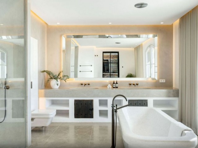7 Bedrooms Villa in Benahavís