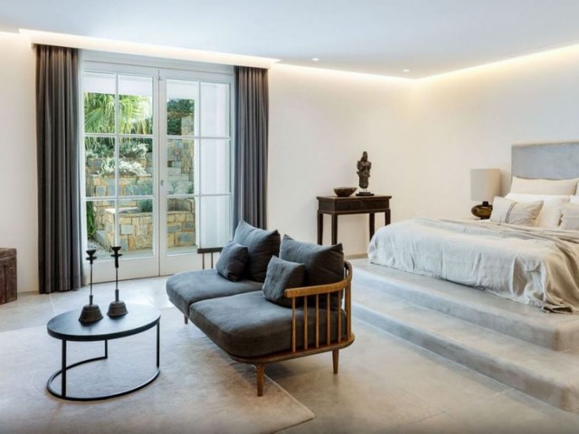 7 Bedrooms Villa in Benahavís