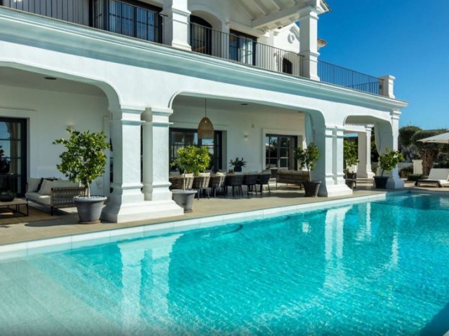7 Bedrooms Villa in Benahavís