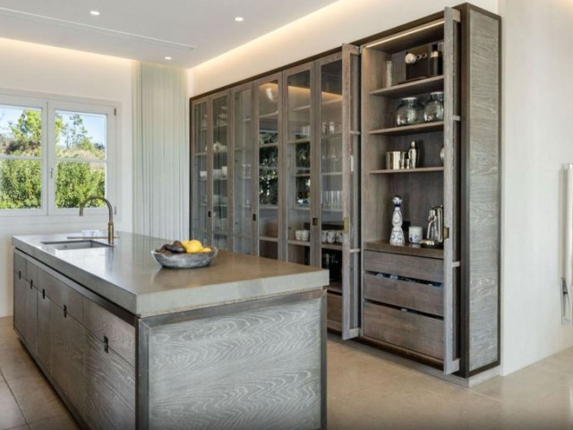 7 Bedrooms Villa in Benahavís