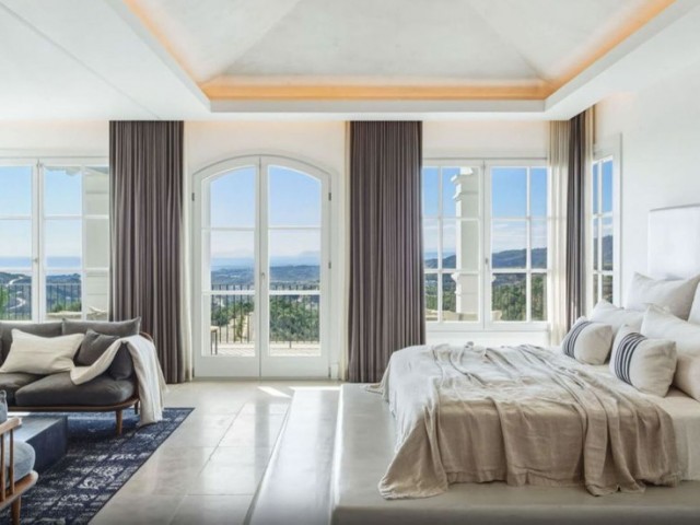 7 Bedrooms Villa in Benahavís