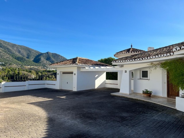 4 Bedrooms Villa in Mijas