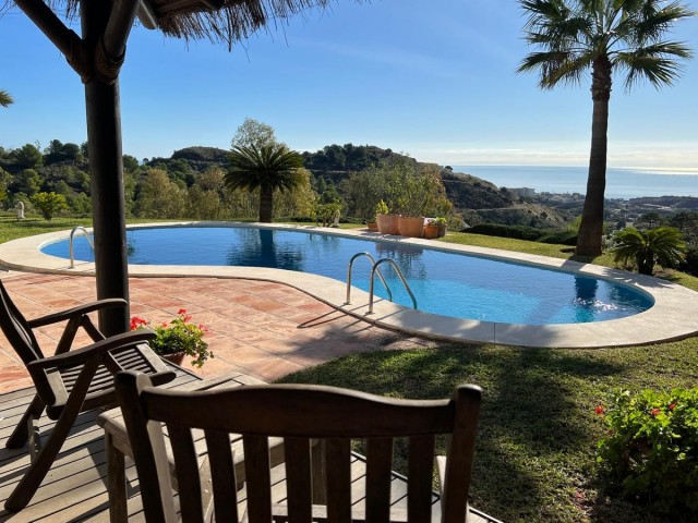 4 Bedrooms Villa in Mijas