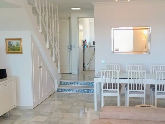 Apartamento con 4 Dormitorios  en Mijas Costa