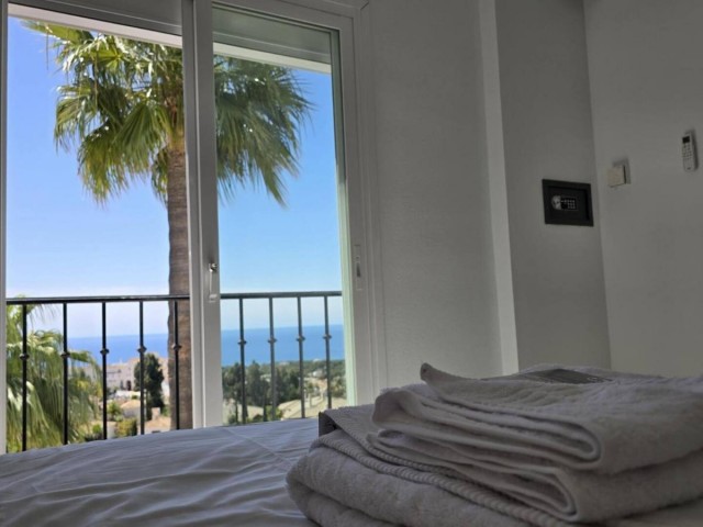 Apartamento con 4 Dormitorios  en Mijas Costa