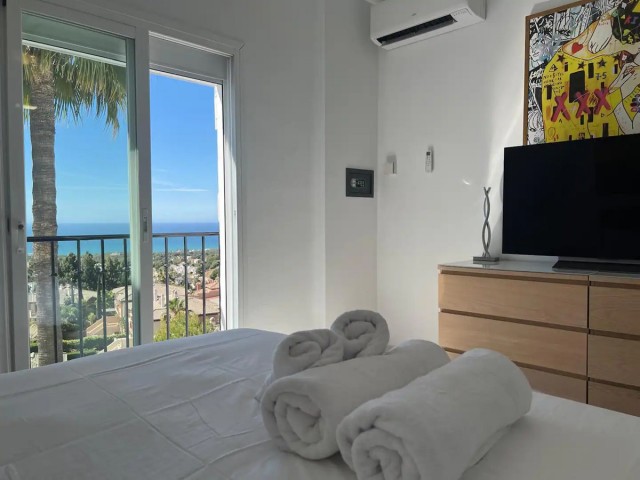 Apartamento con 4 Dormitorios  en Mijas Costa