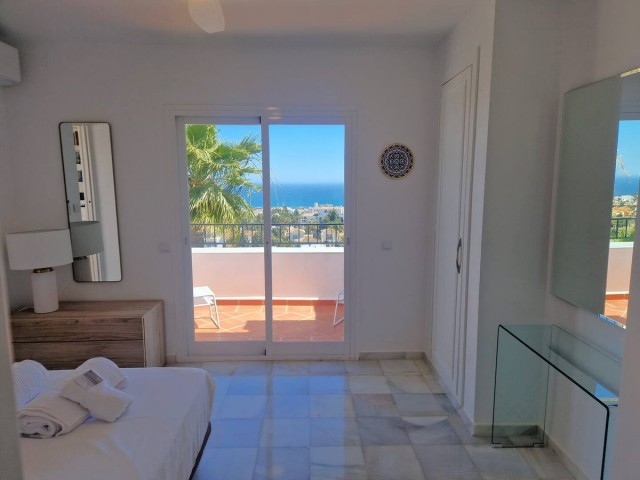 Apartamento con 4 Dormitorios  en Mijas Costa
