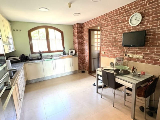 3 Bedrooms Apartment in Benahavís