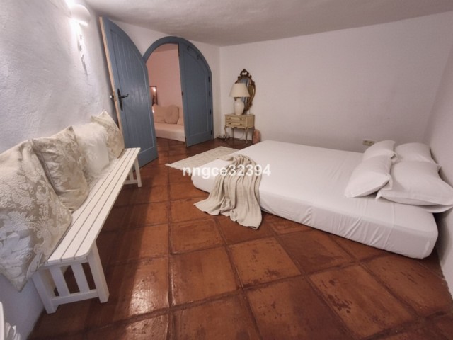 4 Bedrooms Villa in Benahavís