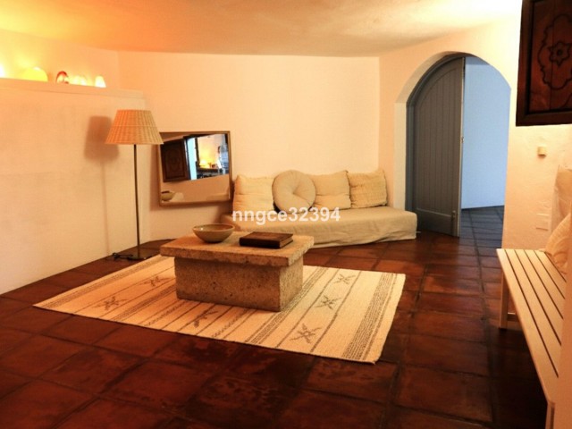 4 Bedrooms Villa in Benahavís