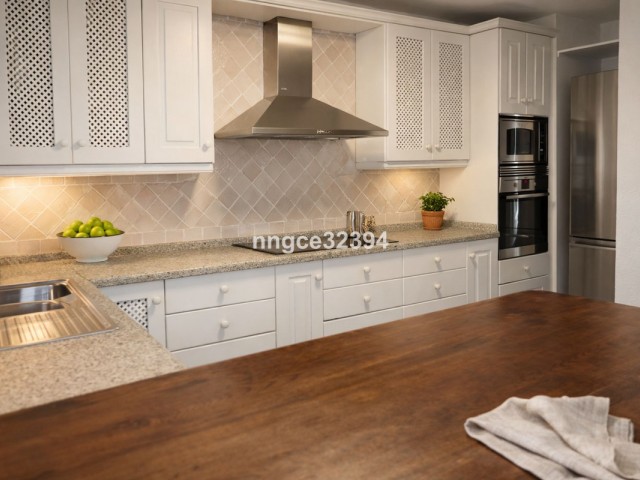 Adosado con 4 Dormitorios  en Benahavís