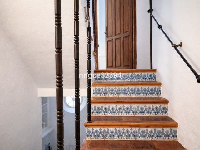 Adosado con 4 Dormitorios  en Benahavís