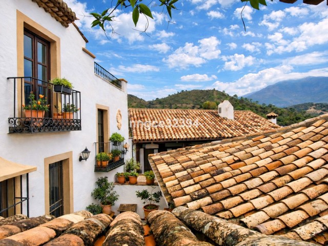 4 Bedrooms Villa in Benahavís