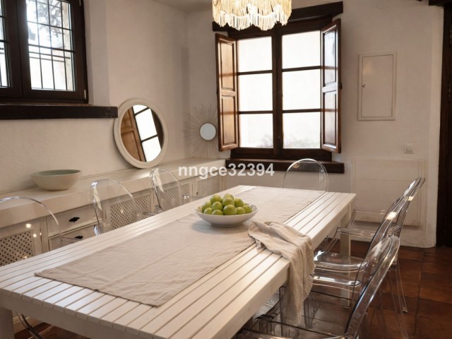 4 Bedrooms Villa in Benahavís