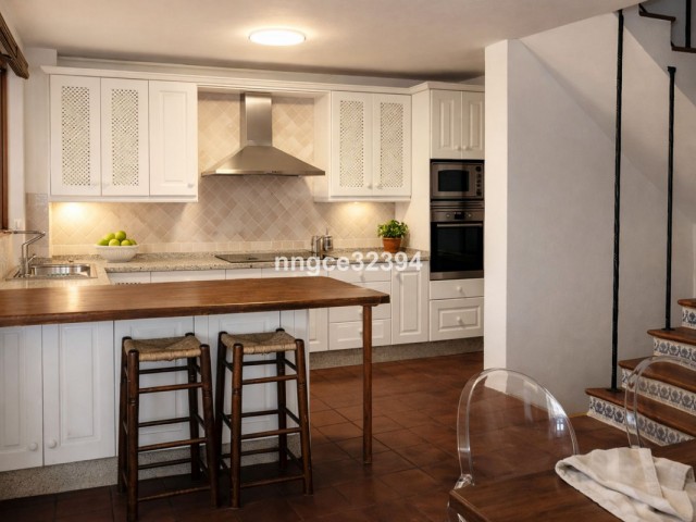 4 Bedrooms Villa in Benahavís