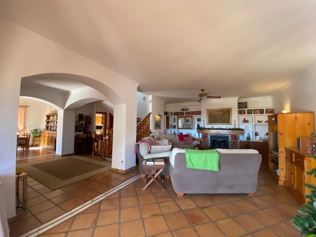 Villa avec 4 Chambres  à San Luis de Sabinillas