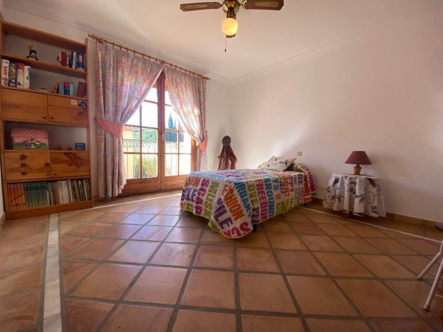 4 Schlafzimmer Villa in San Luis de Sabinillas