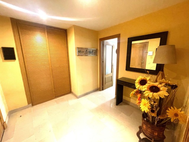 Apartamento con 3 Dormitorios  en San Pedro de Alcántara