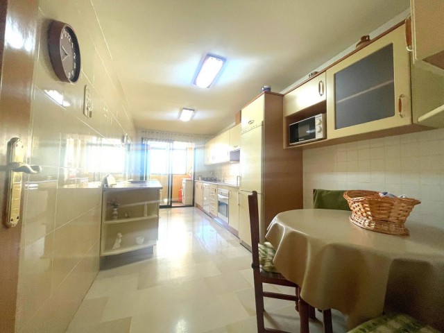 Apartamento con 3 Dormitorios  en San Pedro de Alcántara