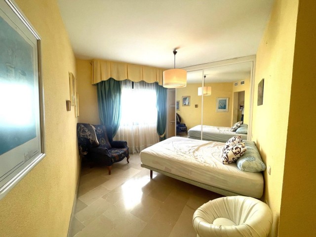 Apartamento con 3 Dormitorios  en San Pedro de Alcántara