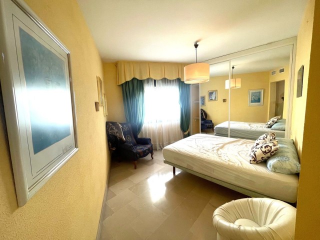 Apartamento con 3 Dormitorios  en San Pedro de Alcántara