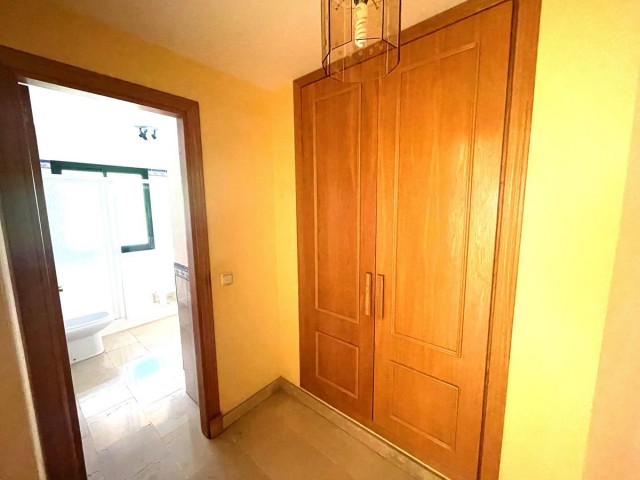 Apartamento con 3 Dormitorios  en San Pedro de Alcántara