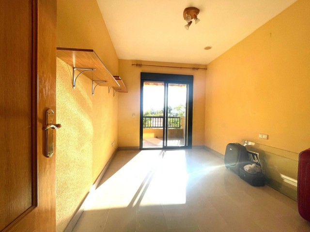 Apartamento con 3 Dormitorios  en San Pedro de Alcántara