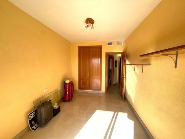 Apartamento con 3 Dormitorios  en San Pedro de Alcántara