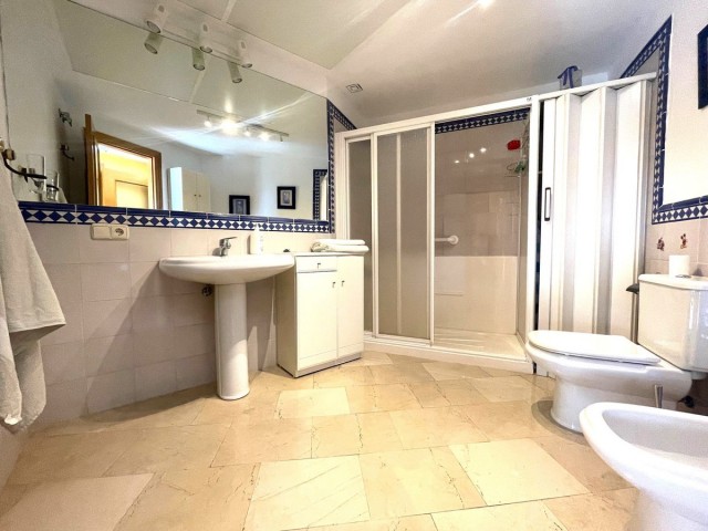 Apartamento con 3 Dormitorios  en San Pedro de Alcántara