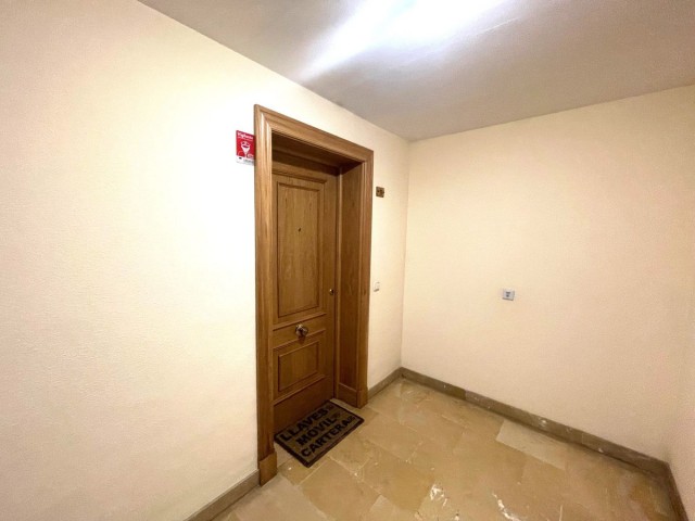 Apartamento con 3 Dormitorios  en San Pedro de Alcántara