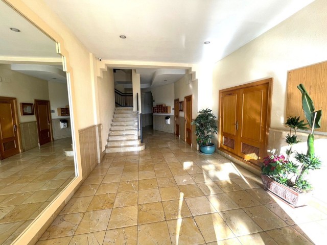 Apartamento con 3 Dormitorios  en San Pedro de Alcántara
