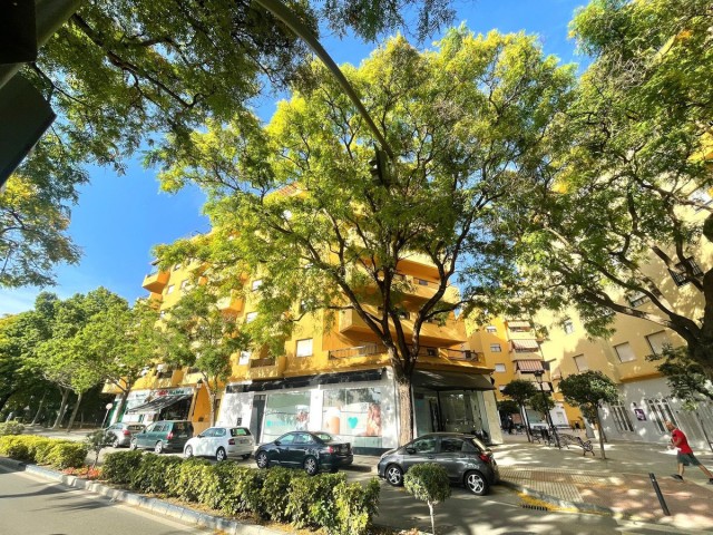 Apartamento con 3 Dormitorios  en San Pedro de Alcántara