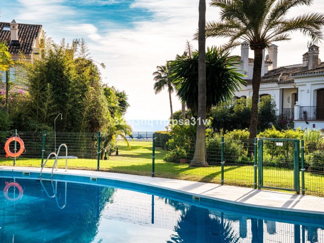 Maison mitoyenne avec 2 Chambres  à Estepona